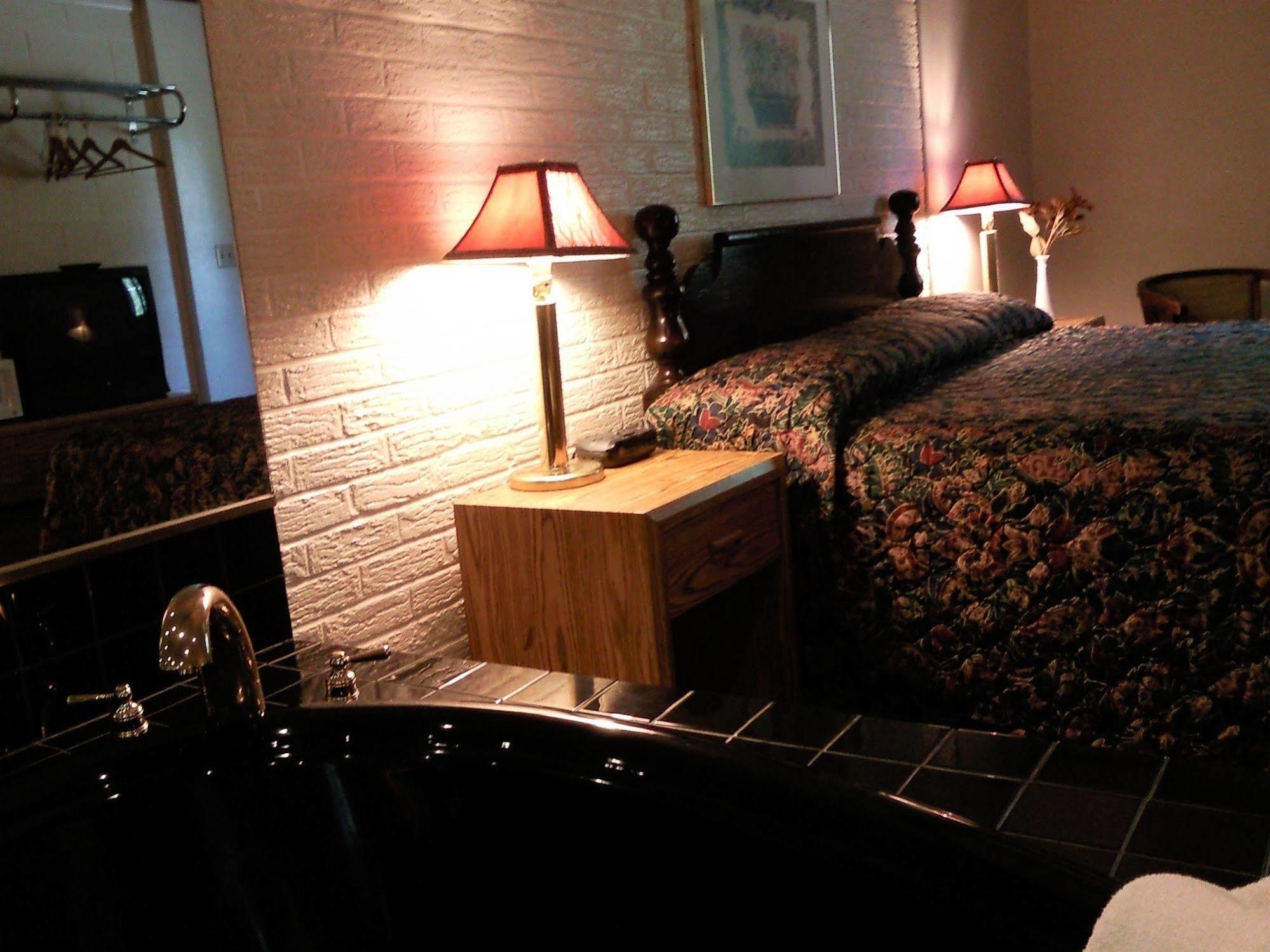 Colonial Inn Mercer-Grove City Pokój zdjęcie