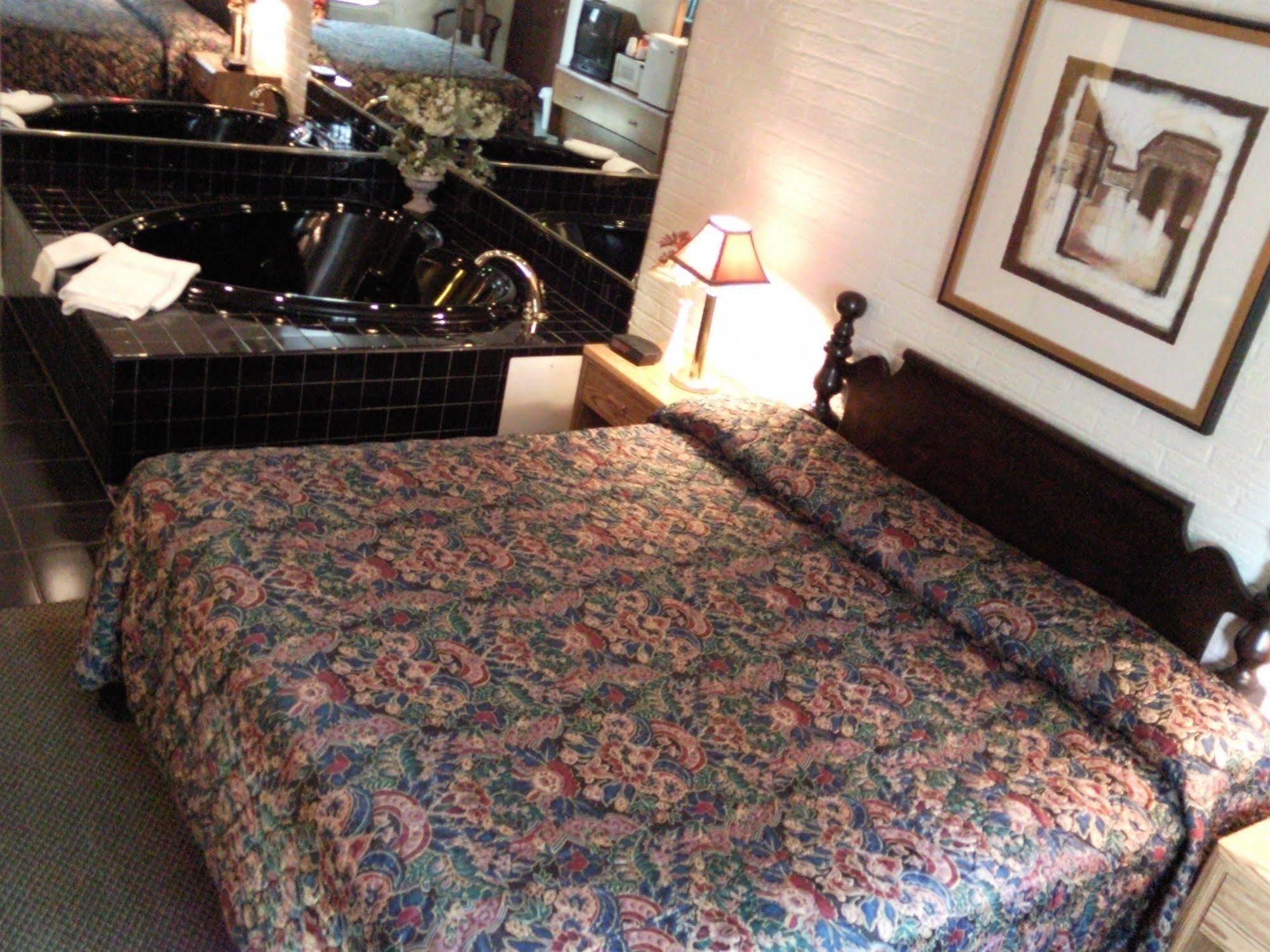 Colonial Inn Mercer-Grove City Zewnętrze zdjęcie